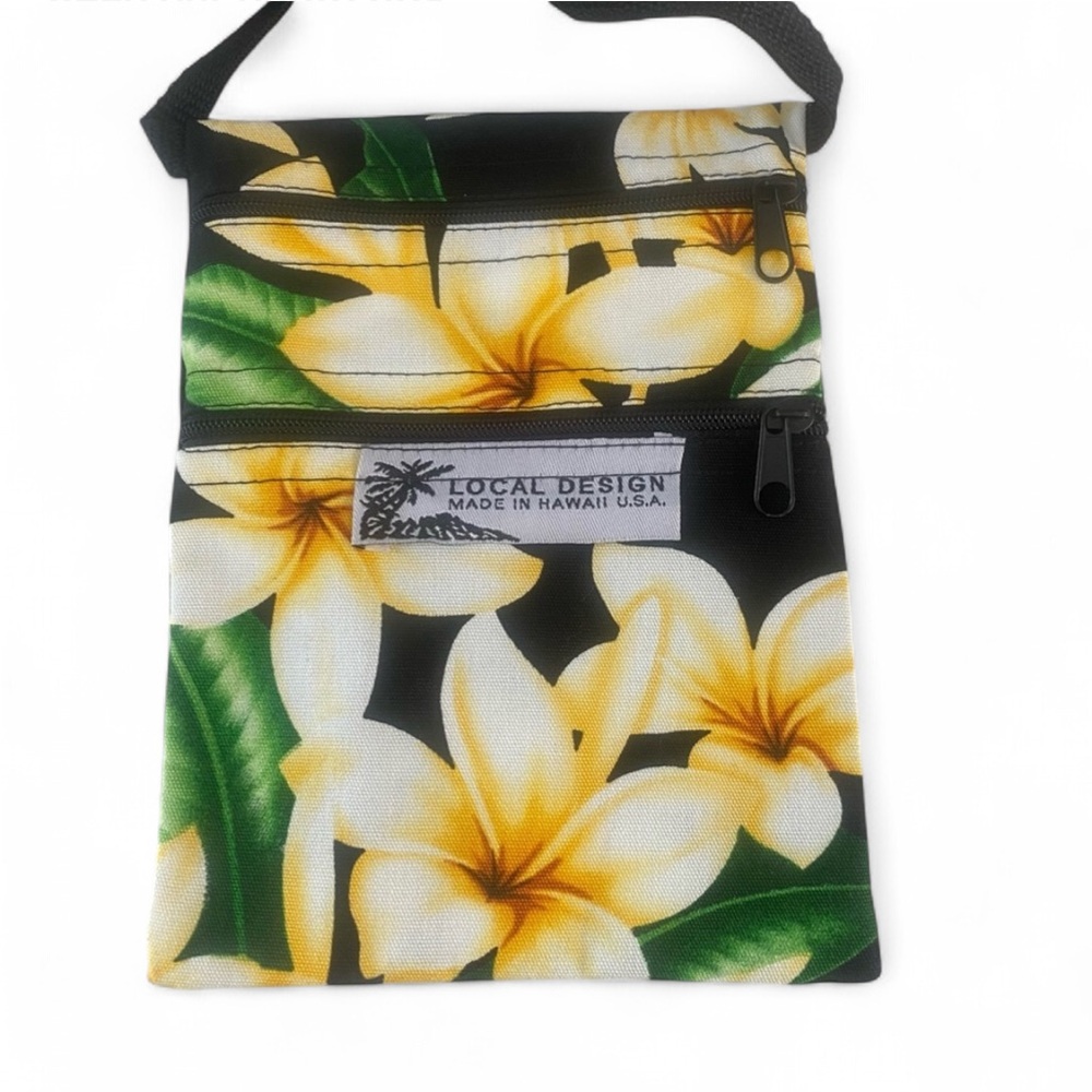 NWOT LOCAL DESIGNS MADE IN HAWAII PLUMERIA MINI TRAVEL VACATION CROSSBODY BAG